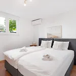 2 Bedroom Gorgeous Apartment In Rogoznica *