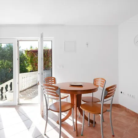 In Rogoznica With Kitchen Apartment *